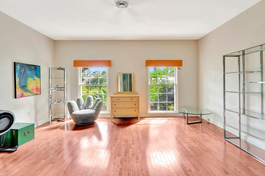 Под контрактом: $1,600,000 (4 спален, 4 ванн, 3944 Квадратных фут)