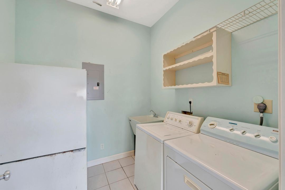 Под контрактом: $1,600,000 (4 спален, 4 ванн, 3944 Квадратных фут)