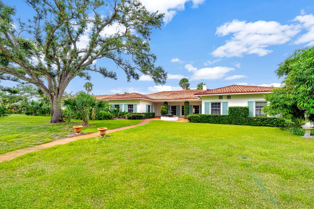 Под контрактом: $1,600,000 (4 спален, 4 ванн, 3944 Квадратных фут)