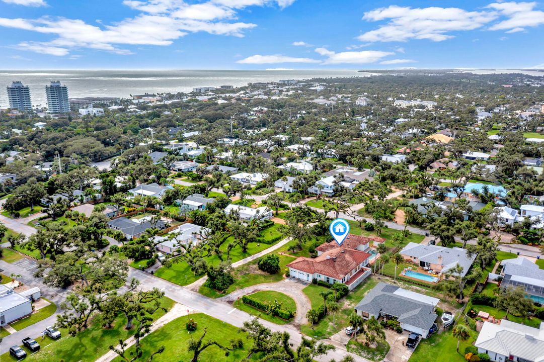 Под контрактом: $1,600,000 (4 спален, 4 ванн, 3944 Квадратных фут)