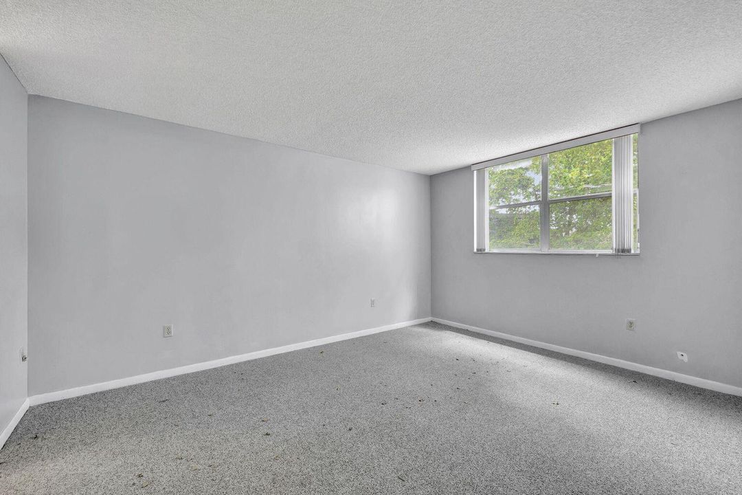 待售: $79,000 (1 贝兹, 1 浴室, 750 平方英尺)