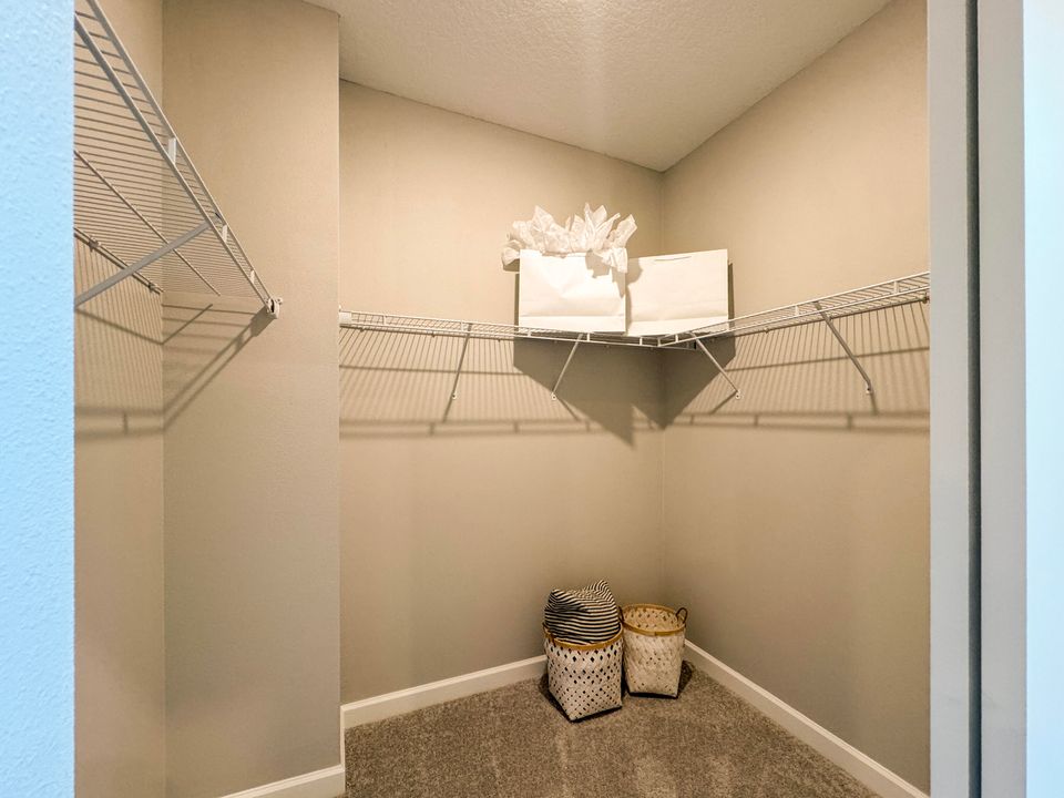 合同活跃: $921,129 (5 贝兹, 3 浴室, 3325 平方英尺)