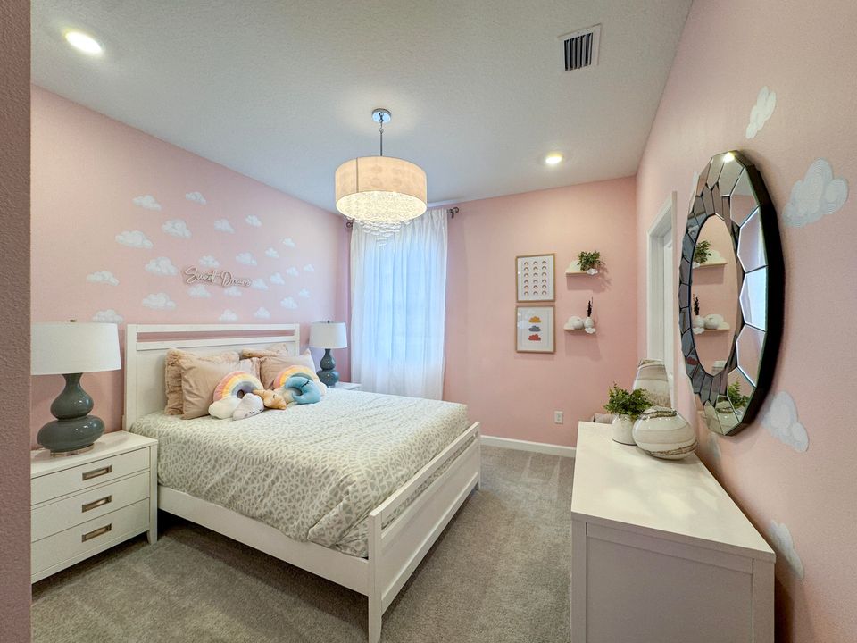 合同活跃: $921,129 (5 贝兹, 3 浴室, 3325 平方英尺)