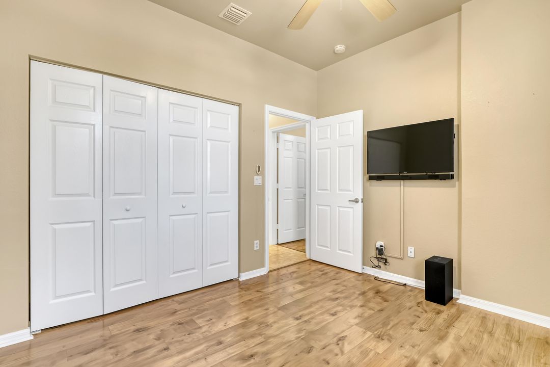 Под контрактом: $429,000 (3 спален, 2 ванн, 1587 Квадратных фут)