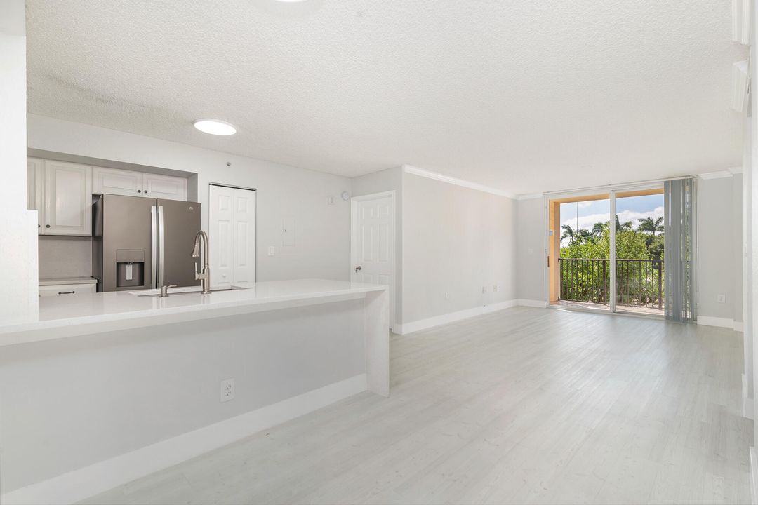 Recently Rented: $2,500 (2 beds, 2 baths, 1071 Square Feet)