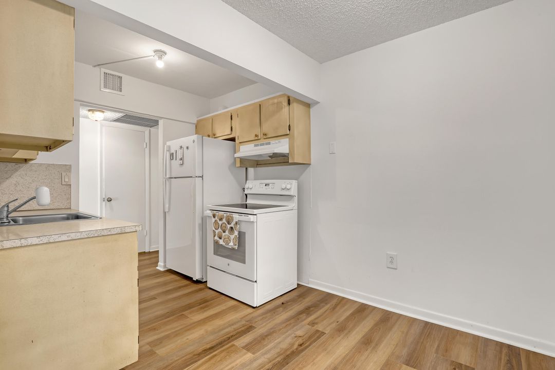 For Sale: $69,999 (1 beds, 1 baths, 680 Square Feet)