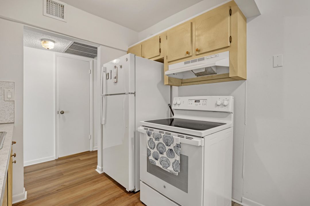 For Sale: $69,999 (1 beds, 1 baths, 680 Square Feet)