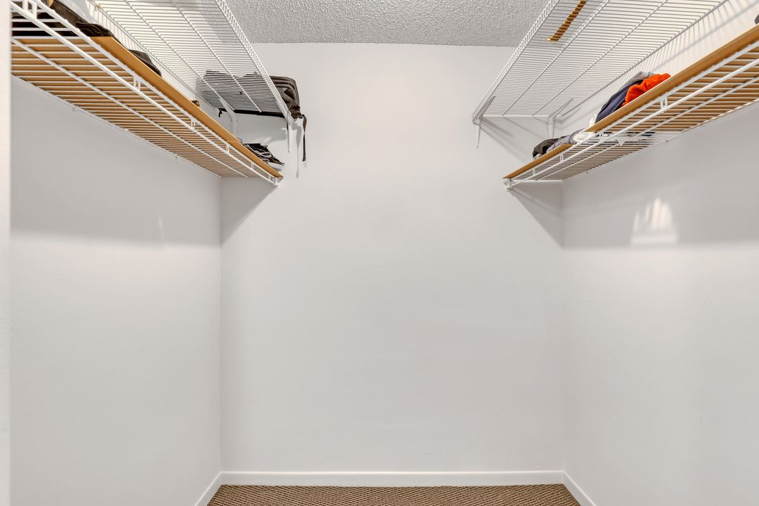 For Sale: $69,999 (1 beds, 1 baths, 680 Square Feet)