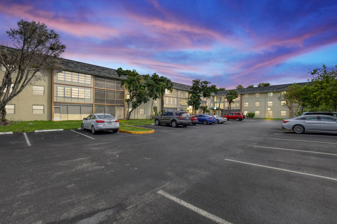 For Sale: $69,999 (1 beds, 1 baths, 680 Square Feet)