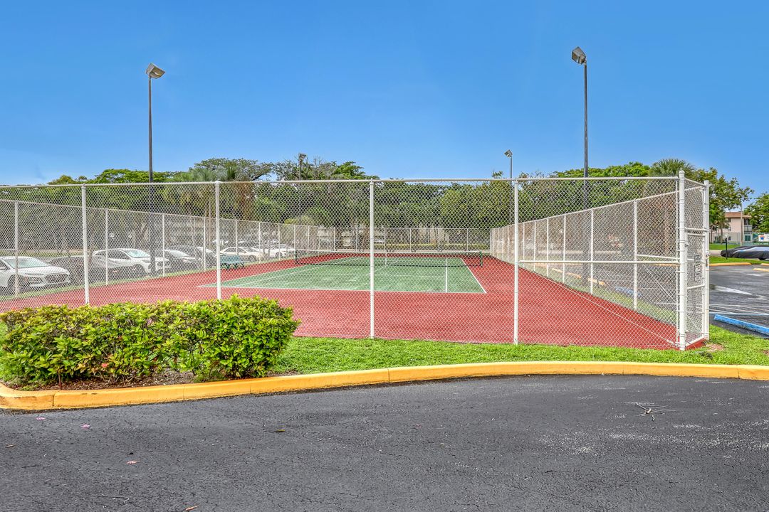 For Sale: $69,999 (1 beds, 1 baths, 680 Square Feet)