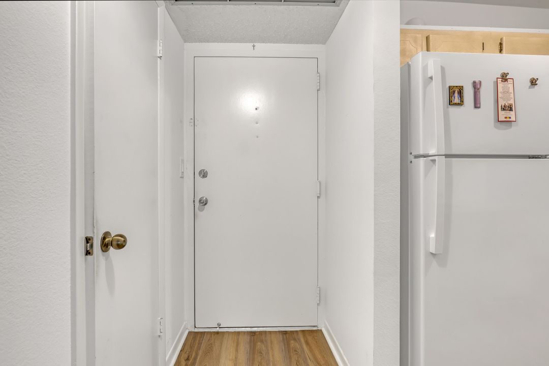 For Sale: $69,999 (1 beds, 1 baths, 680 Square Feet)