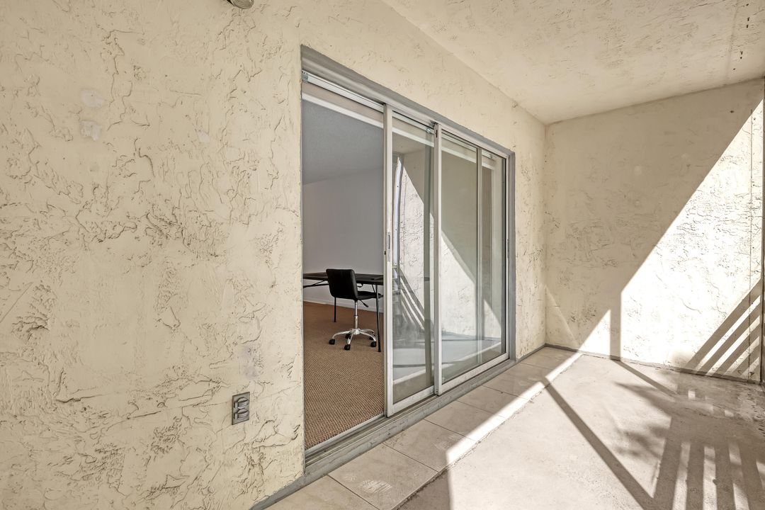 For Sale: $69,999 (1 beds, 1 baths, 680 Square Feet)