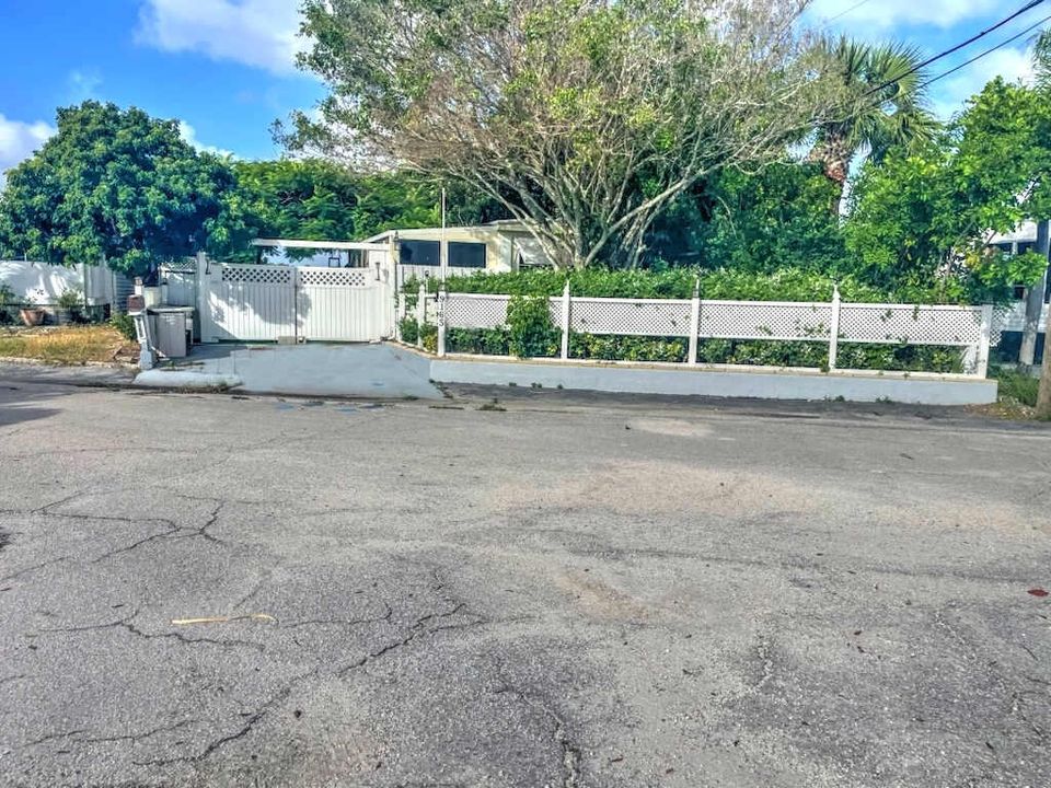 Recently Sold: $140,000 (1 beds, 1 baths, 528 Square Feet)