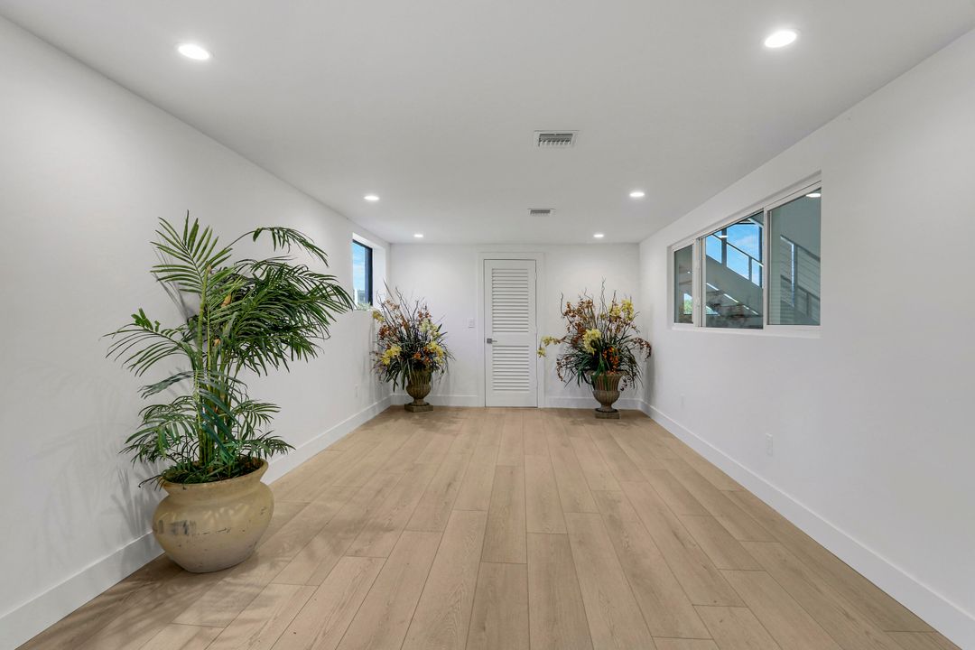 待售: $2,500,000 (4 贝兹, 3 浴室, 2982 平方英尺)