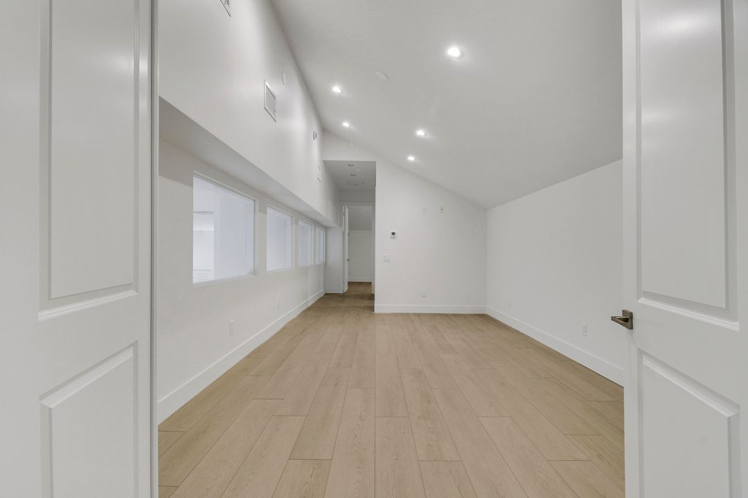 待售: $2,500,000 (4 贝兹, 3 浴室, 2982 平方英尺)