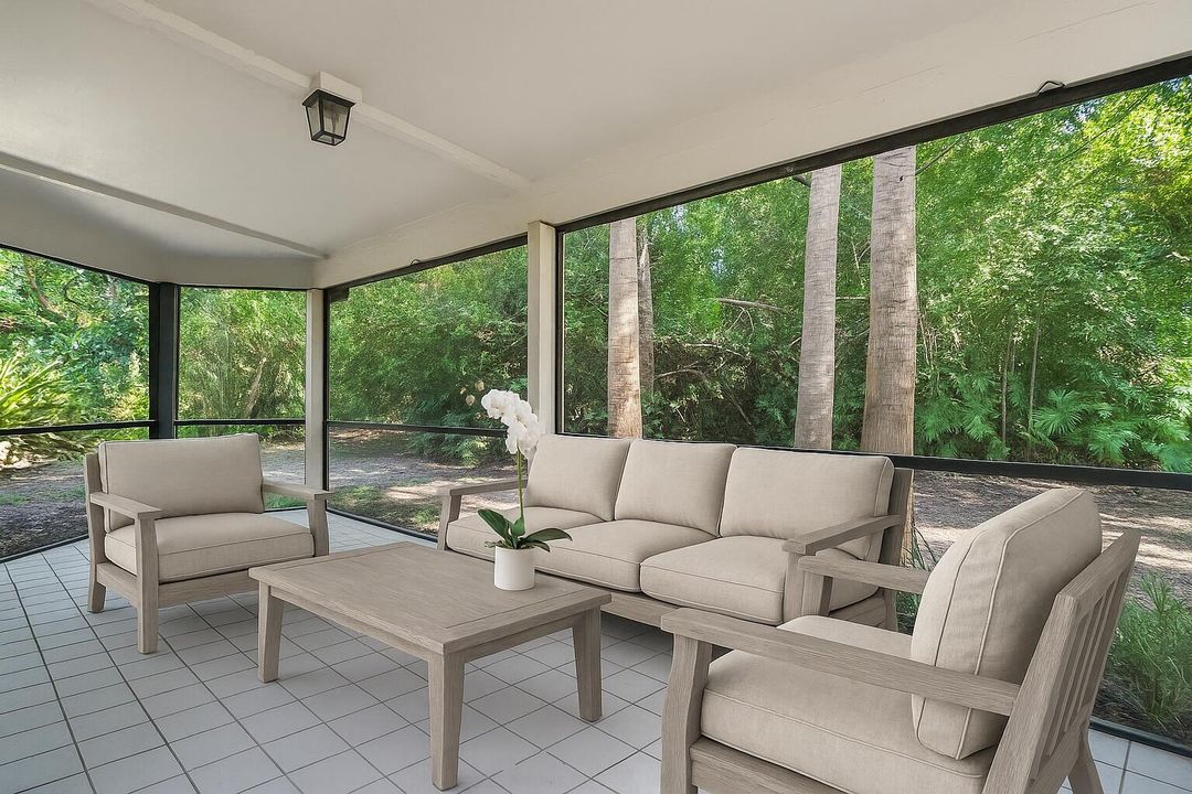 合同活跃: $320,000 (3 贝兹, 2 浴室, 1600 平方英尺)