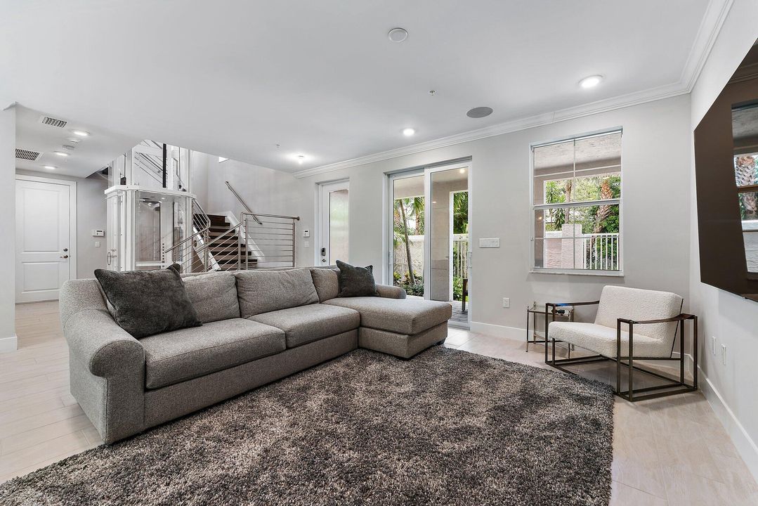 En Venta: $1,995,000 (3 camas, 4 baños, 3673 Pies cuadrados)