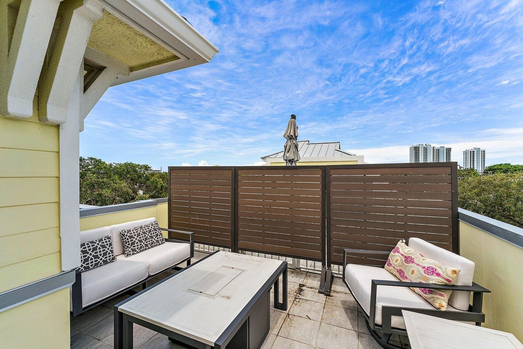 En Venta: $1,995,000 (3 camas, 4 baños, 3673 Pies cuadrados)