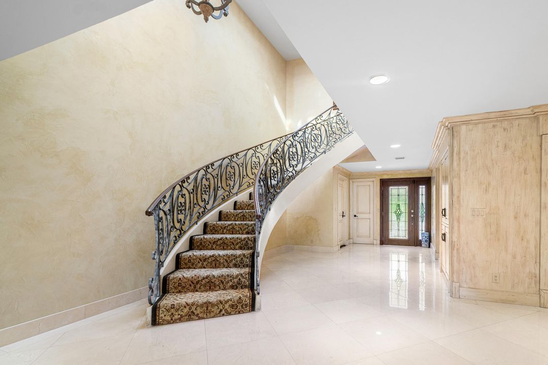 Active With Contract: $15,000 (2 beds, 3 baths, 2810 Square Feet)