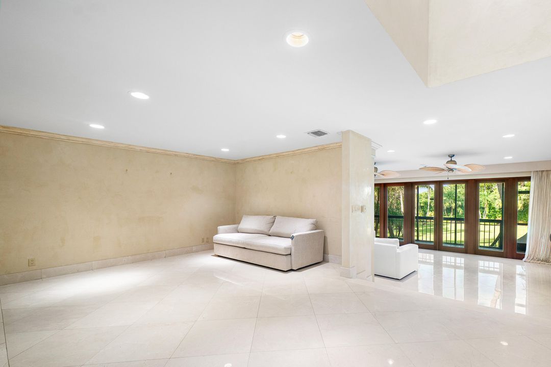 Active With Contract: $15,000 (2 beds, 3 baths, 2810 Square Feet)