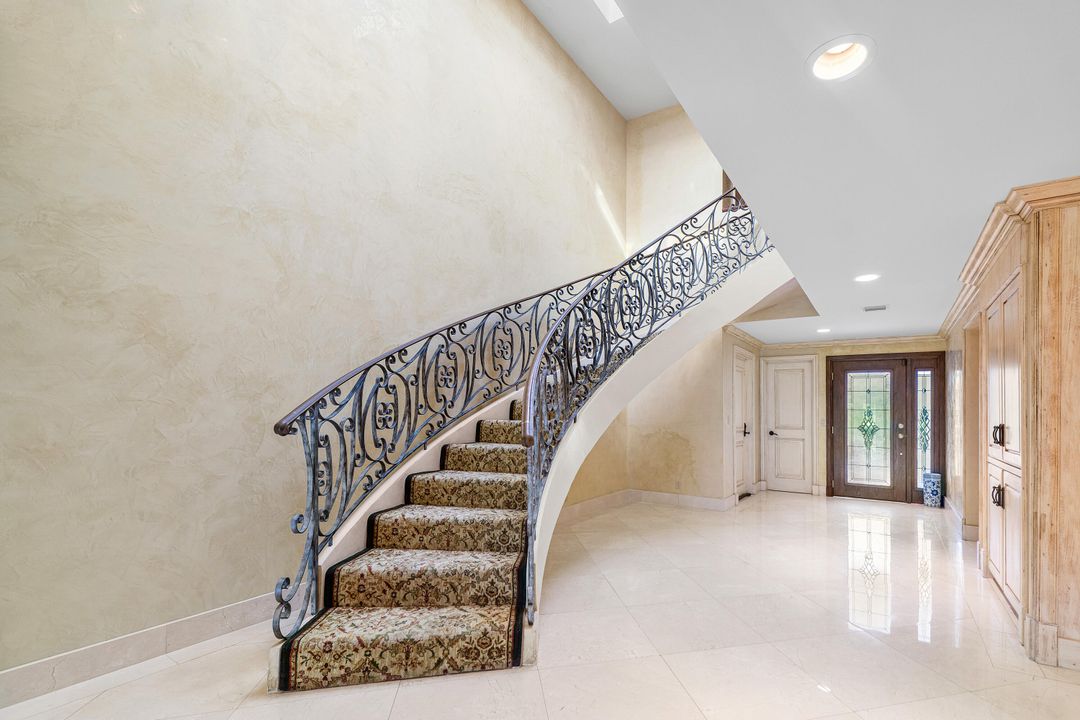 Active With Contract: $15,000 (2 beds, 3 baths, 2810 Square Feet)