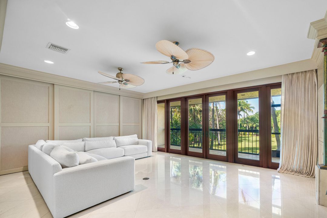 Active With Contract: $15,000 (2 beds, 3 baths, 2810 Square Feet)