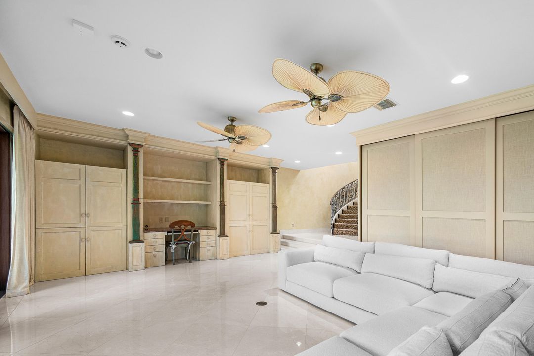 Active With Contract: $15,000 (2 beds, 3 baths, 2810 Square Feet)