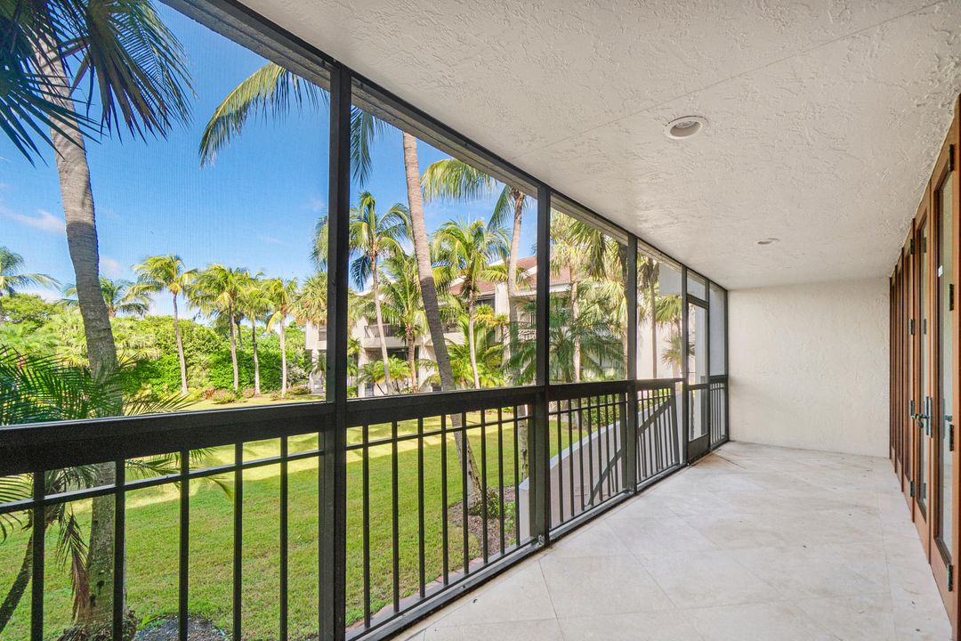 Active With Contract: $15,000 (2 beds, 3 baths, 2810 Square Feet)