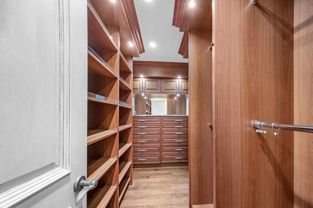 Active With Contract: $15,000 (2 beds, 3 baths, 2810 Square Feet)