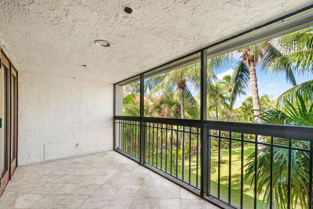 Active With Contract: $15,000 (2 beds, 3 baths, 2810 Square Feet)