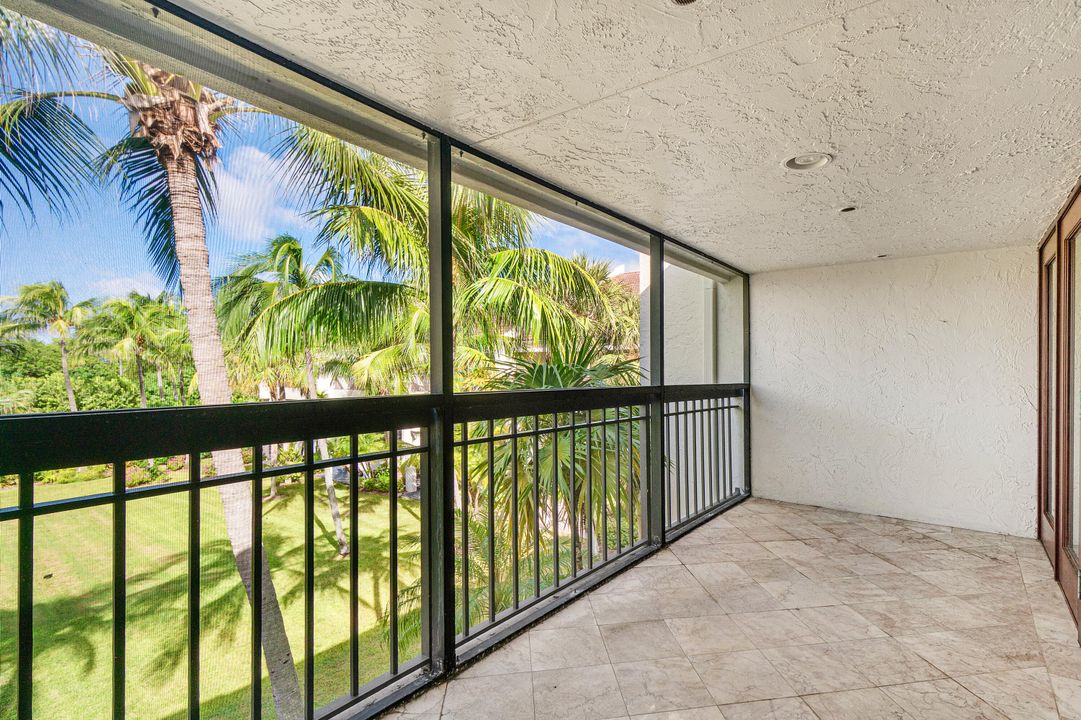 Active With Contract: $15,000 (2 beds, 3 baths, 2810 Square Feet)