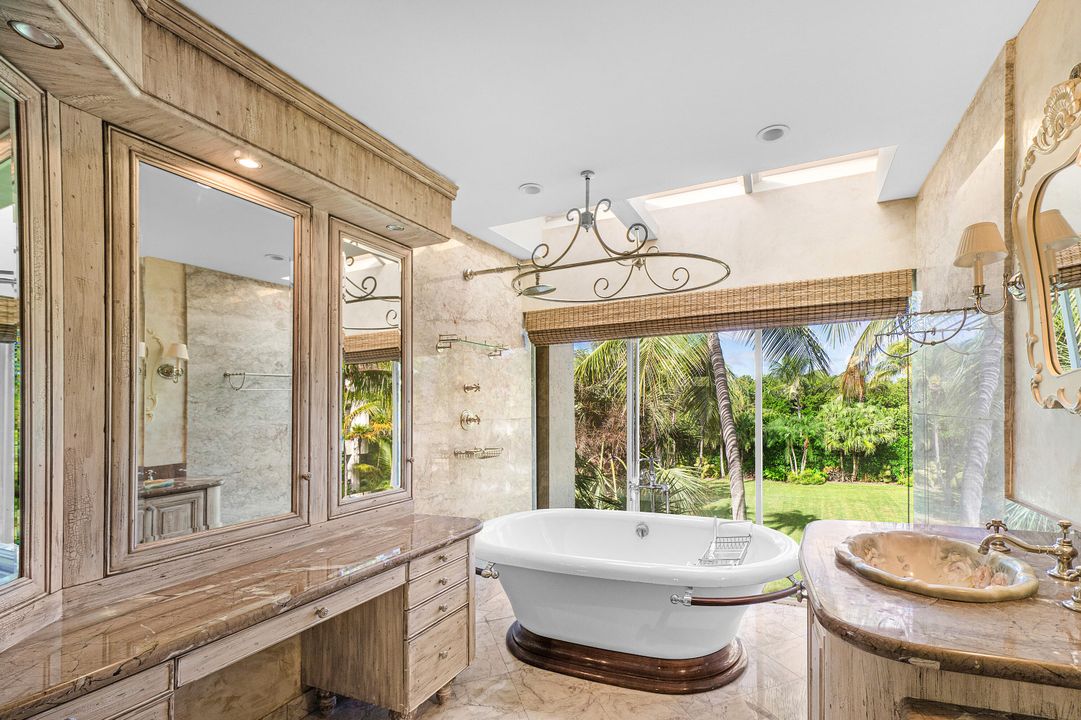 Active With Contract: $15,000 (2 beds, 3 baths, 2810 Square Feet)