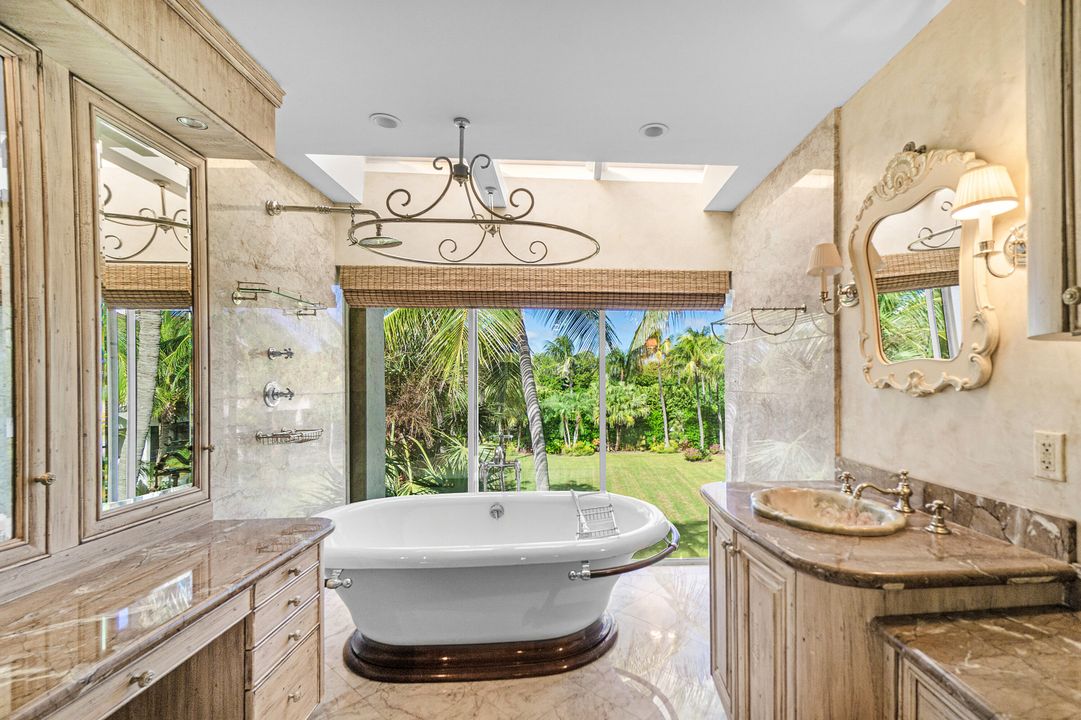 Active With Contract: $15,000 (2 beds, 3 baths, 2810 Square Feet)