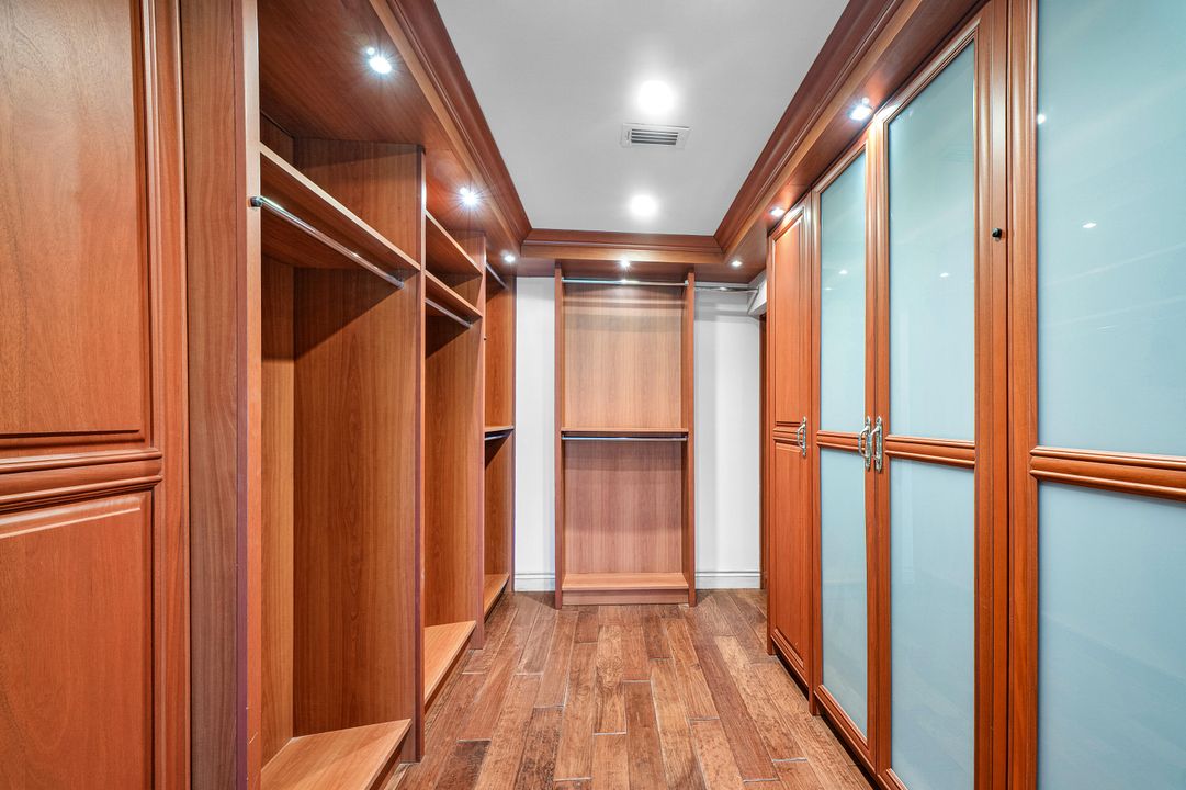 Active With Contract: $15,000 (2 beds, 3 baths, 2810 Square Feet)