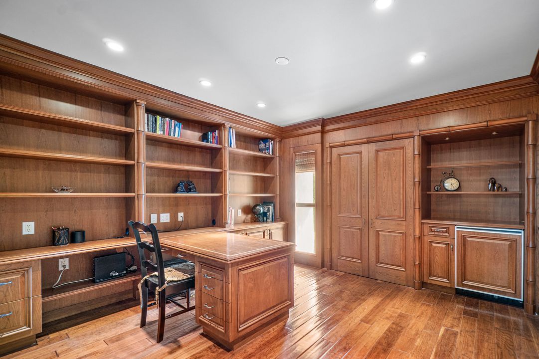 Active With Contract: $15,000 (2 beds, 3 baths, 2810 Square Feet)