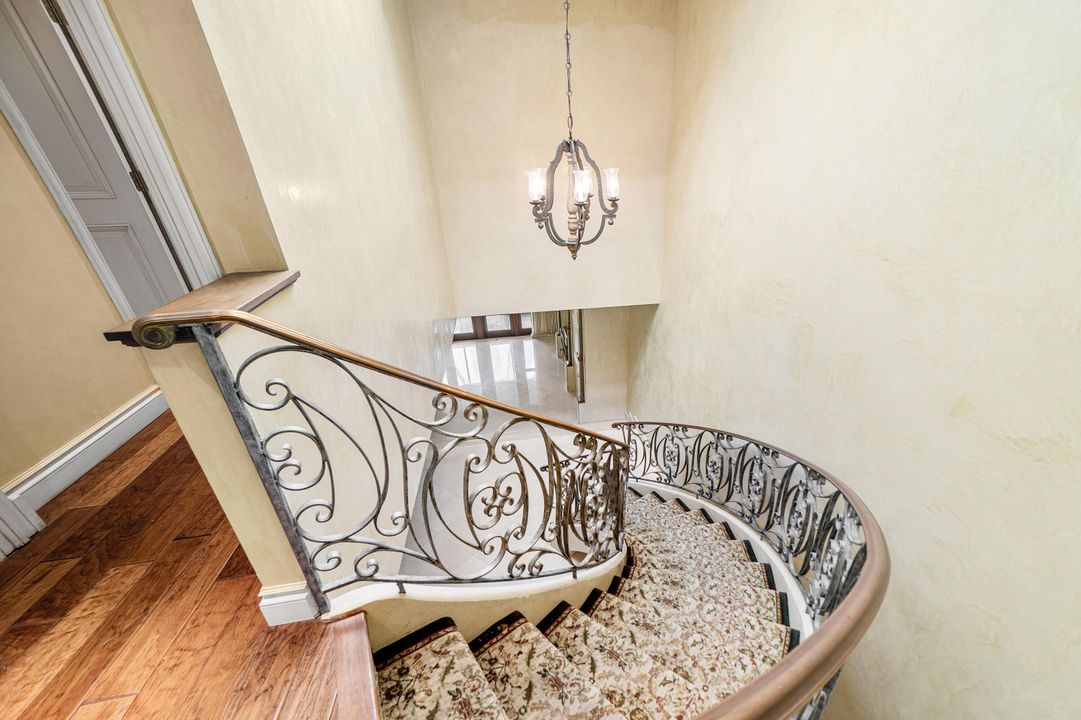 Active With Contract: $15,000 (2 beds, 3 baths, 2810 Square Feet)