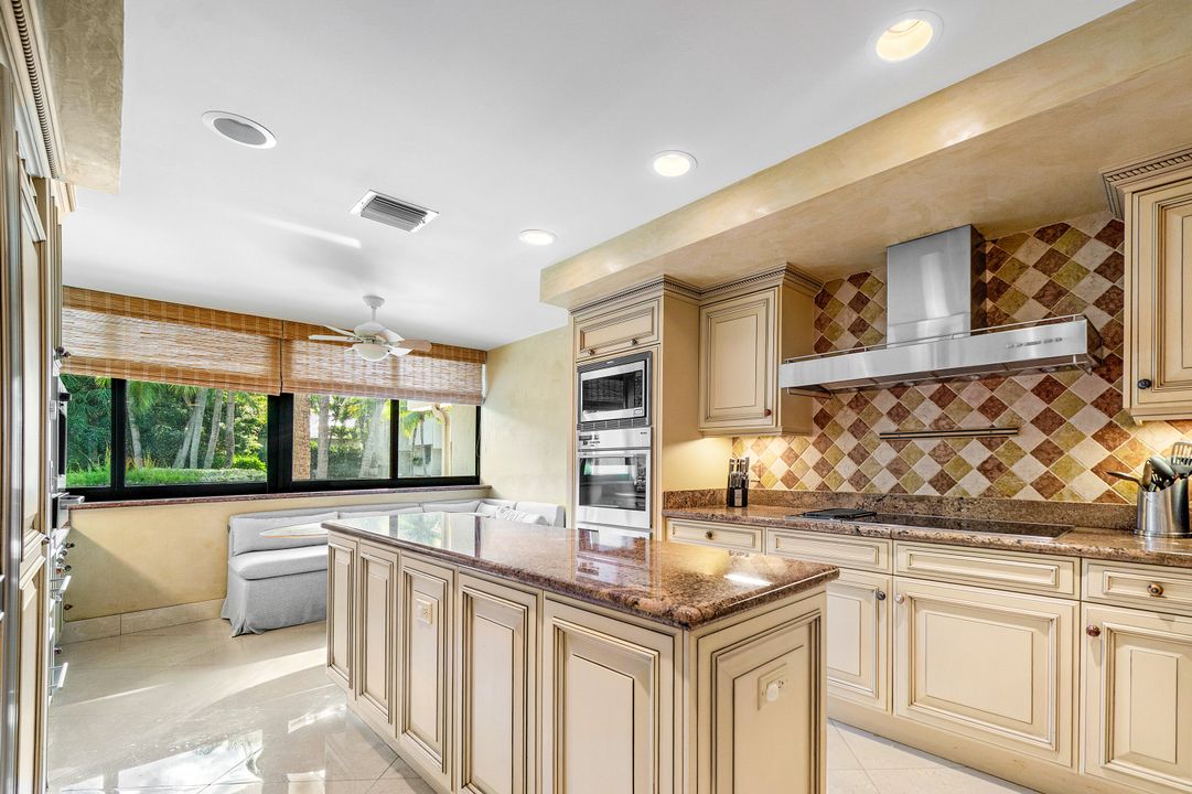 Active With Contract: $15,000 (2 beds, 3 baths, 2810 Square Feet)