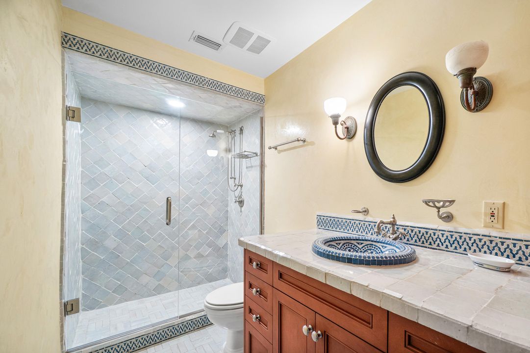 Active With Contract: $15,000 (2 beds, 3 baths, 2810 Square Feet)