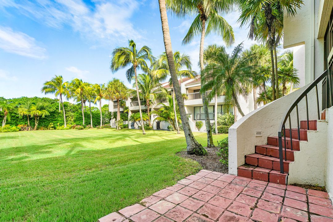 Active With Contract: $15,000 (2 beds, 3 baths, 2810 Square Feet)