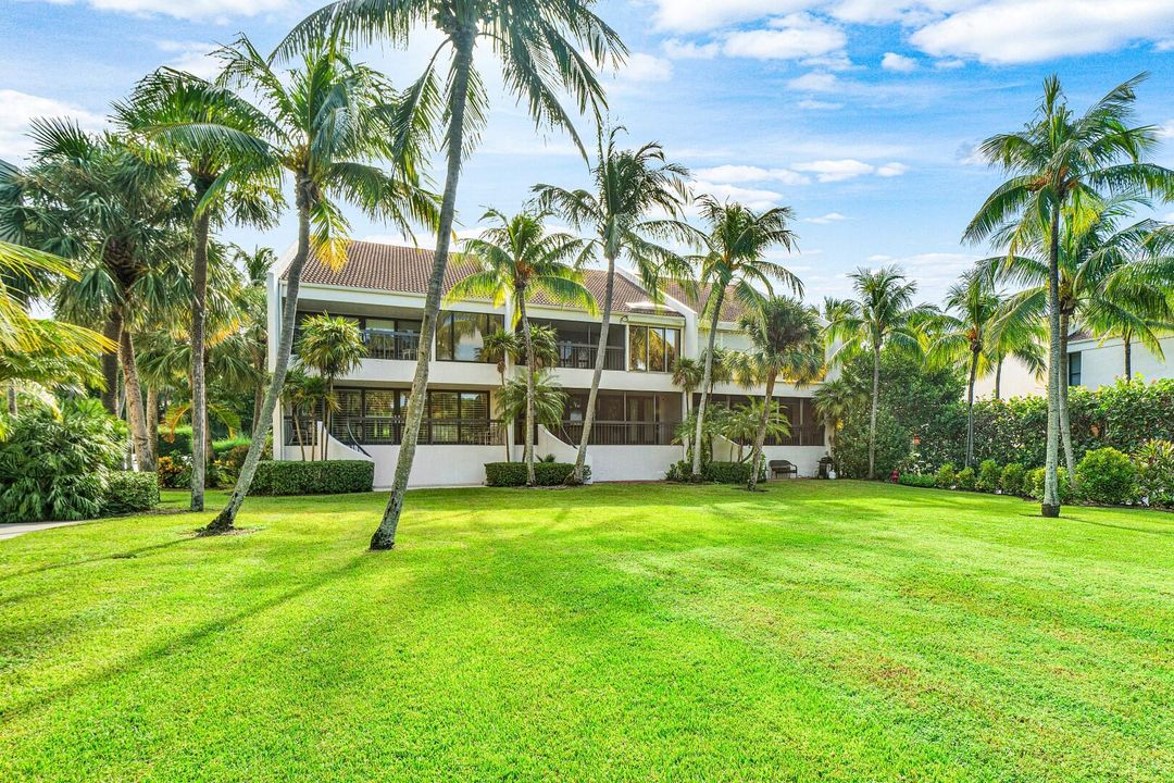 Active With Contract: $15,000 (2 beds, 3 baths, 2810 Square Feet)