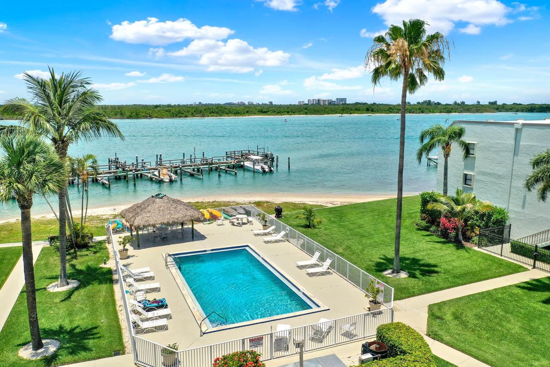 For Sale: $389,000 (2 beds, 1 baths, 1079 Square Feet)