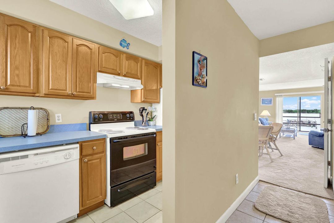For Sale: $389,000 (2 beds, 1 baths, 1079 Square Feet)