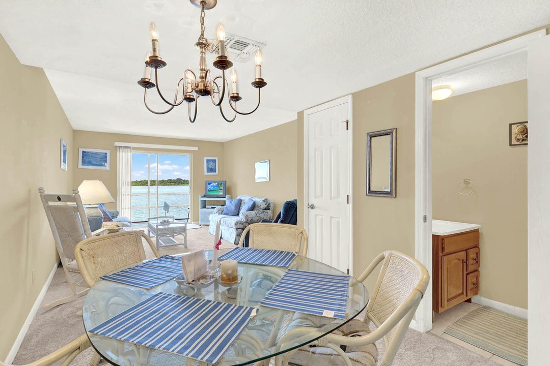 For Sale: $389,000 (2 beds, 1 baths, 1079 Square Feet)