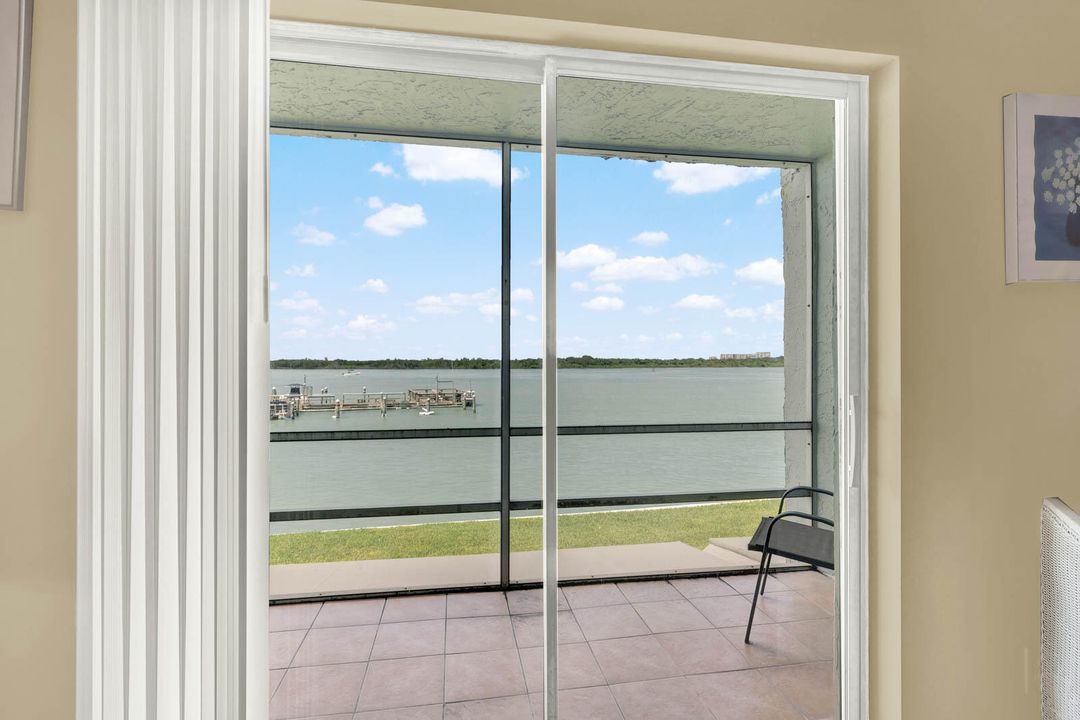 For Sale: $389,000 (2 beds, 1 baths, 1079 Square Feet)