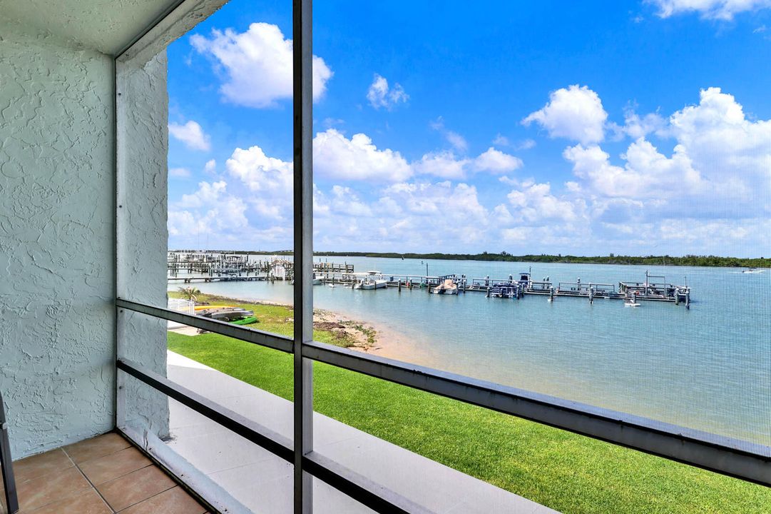 For Sale: $389,000 (2 beds, 1 baths, 1079 Square Feet)