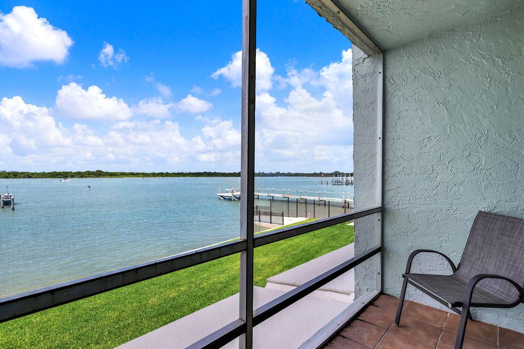 For Sale: $389,000 (2 beds, 1 baths, 1079 Square Feet)