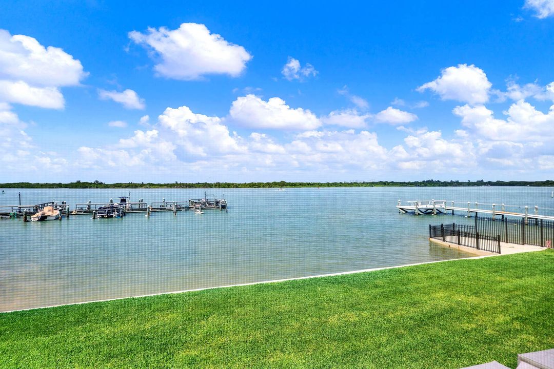 For Sale: $389,000 (2 beds, 1 baths, 1079 Square Feet)