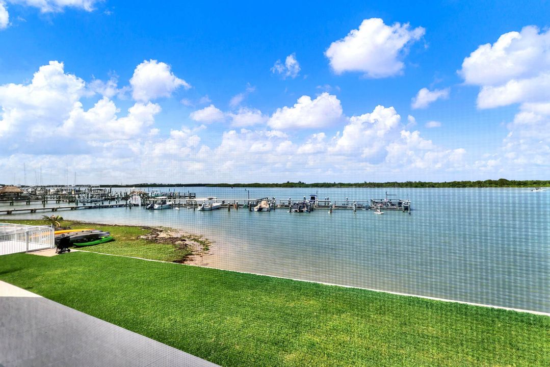 For Sale: $389,000 (2 beds, 1 baths, 1079 Square Feet)