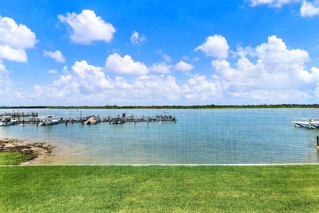 For Sale: $389,000 (2 beds, 1 baths, 1079 Square Feet)