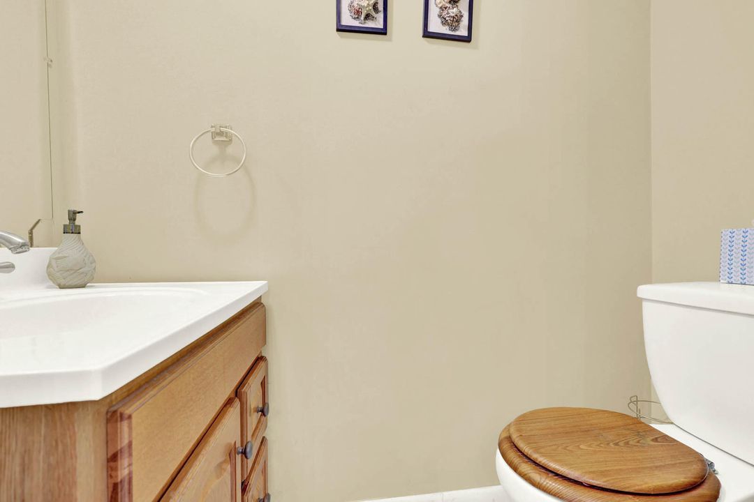 For Sale: $389,000 (2 beds, 1 baths, 1079 Square Feet)